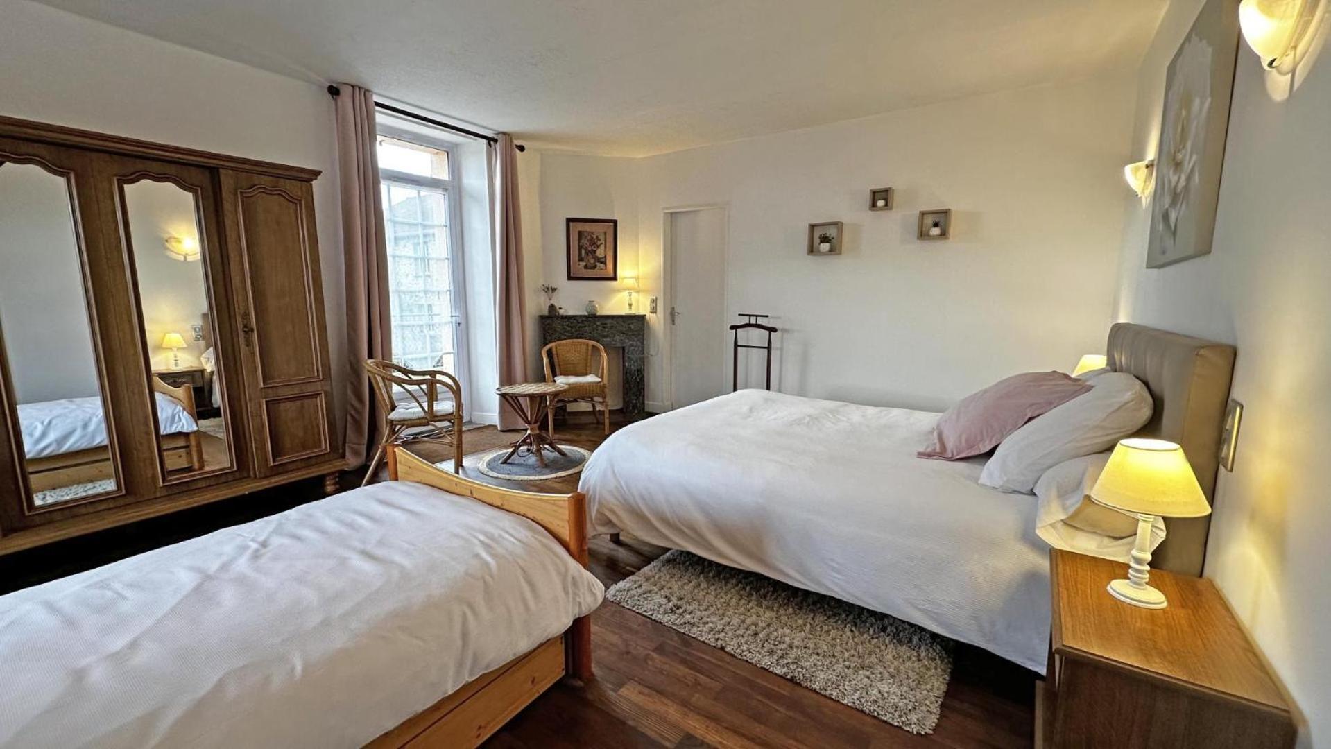 Bed and Breakfast Chez Doussaud Bessines-sur-Gartempe Exterior foto